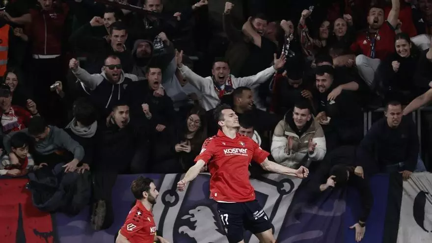 ¡Budimir engañó a Courtois y marcó el gol de penalti!