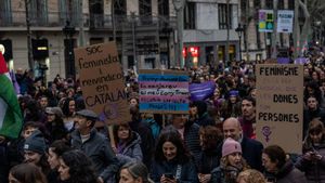 Protesta multitudinaria: miles de personas se movilizan en el 8M de Barcelona en una manifestación marcada por los cuidados de las mujeres