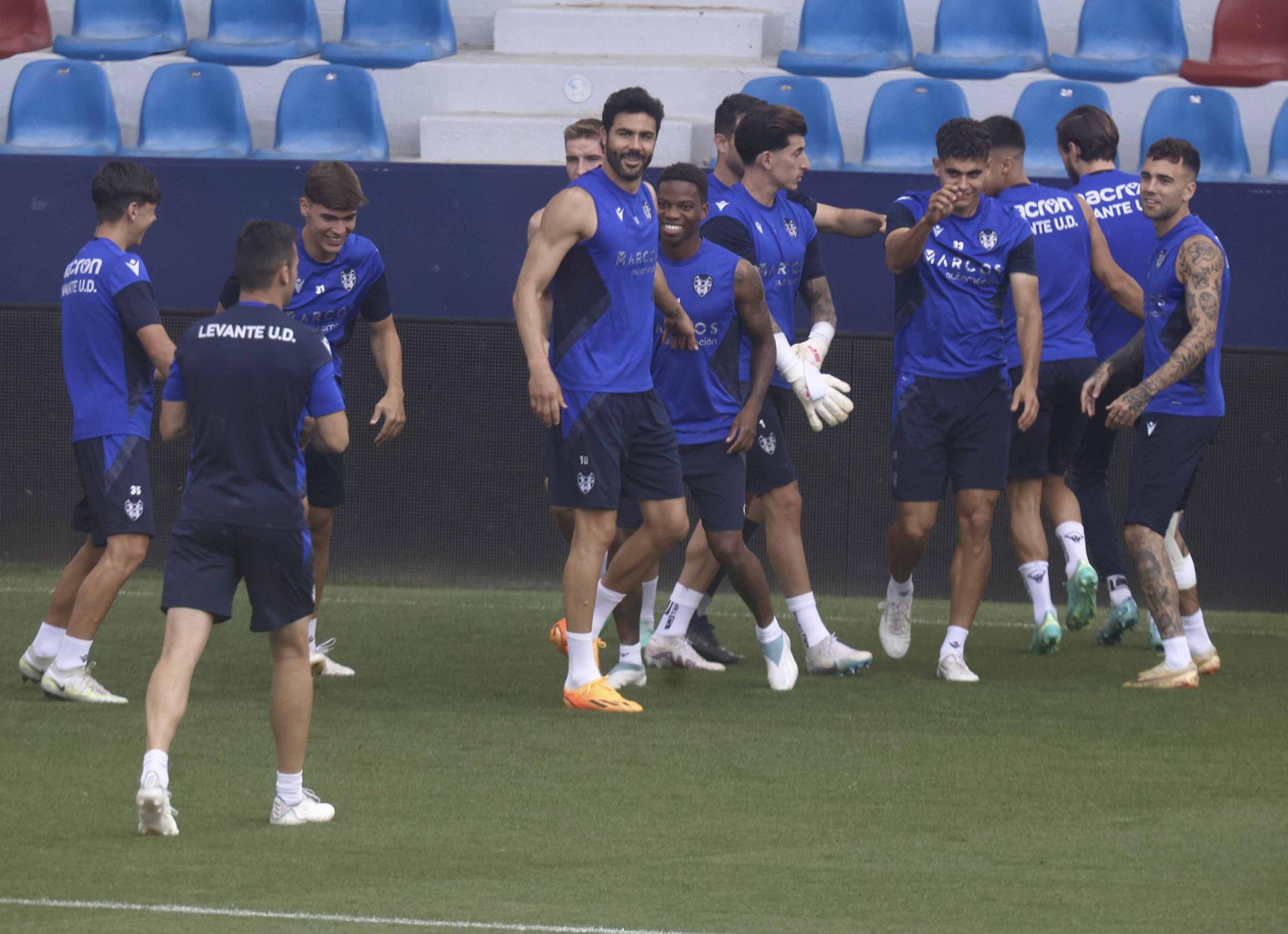 Entrenamiento previo por el ascenso del Levante UD