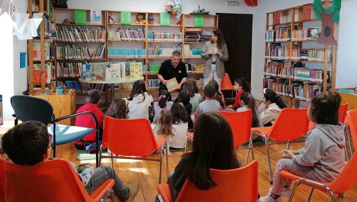 La Biblioteca celebra el Día del Libro Infantil con el relato de cuentos | M. J. C.