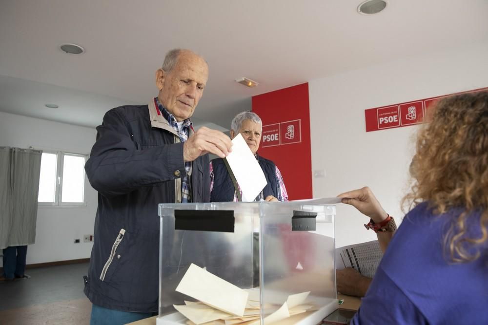 Consulta en el PSOE sobre el acuerdo de gobierno con Podemos