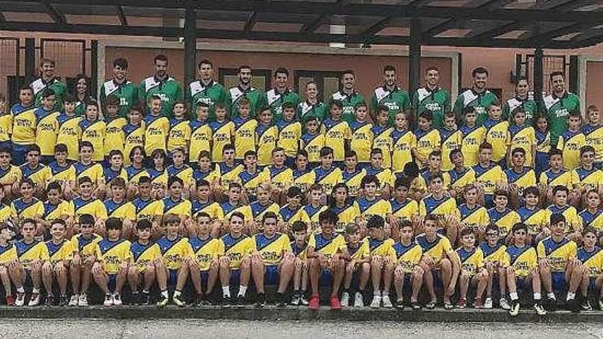 Foto de familia del Campus Sporty en Allariz. // Iñaki Osorio