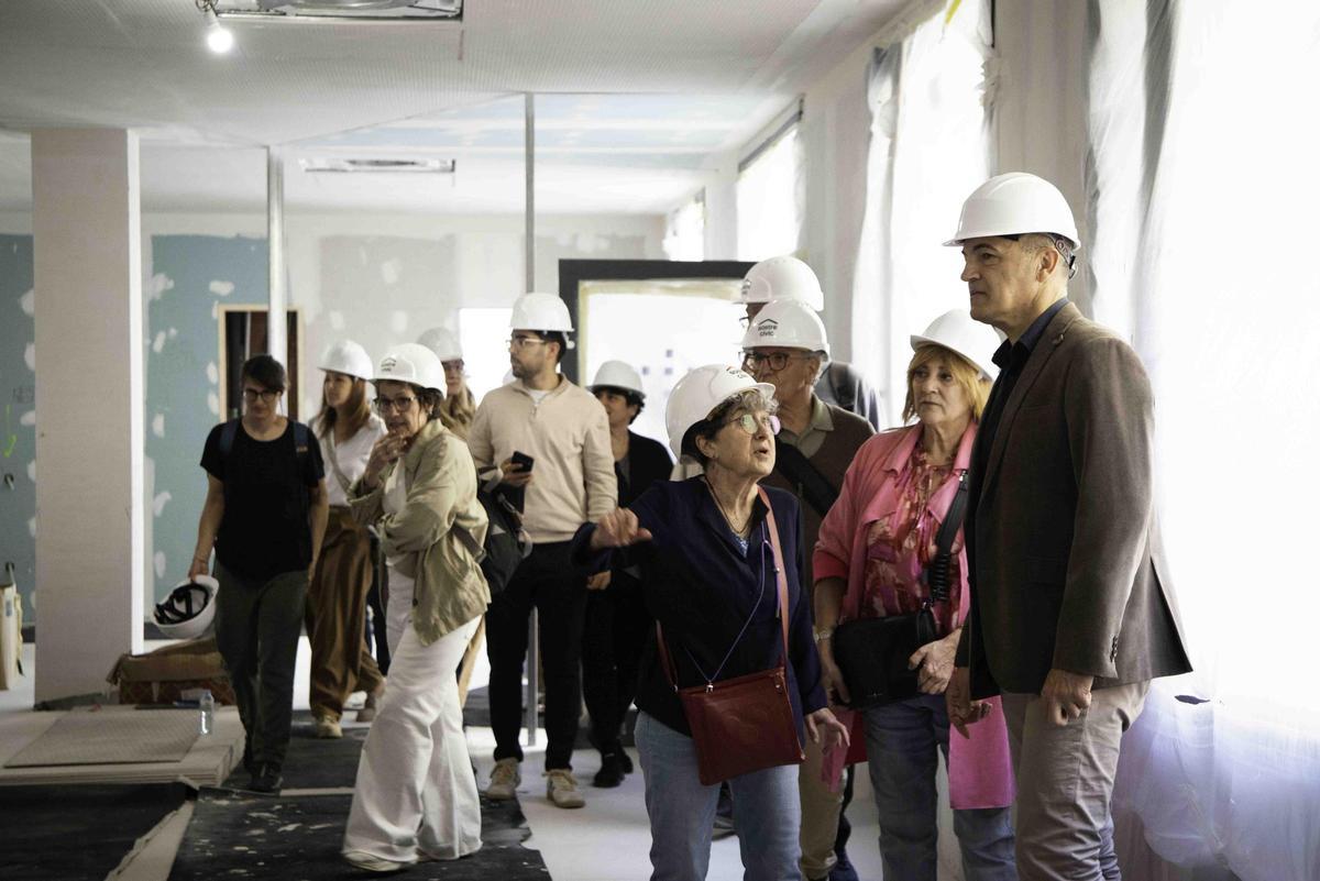 Visita d'obres als nous habitatges a Sant Feliu de Guíxols.