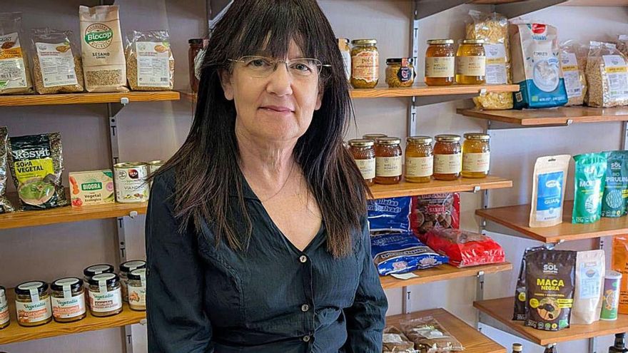 Àngels Fermoselle posa en el interior de su tienda, Integral, situada en Pere Garau. | DM