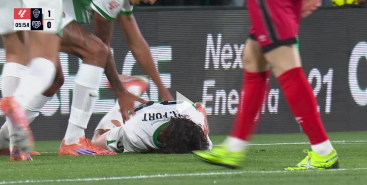 Héctor Fort se lesionó el 21 de diciembre en el partido contra el Rayo Vallecano en Elx