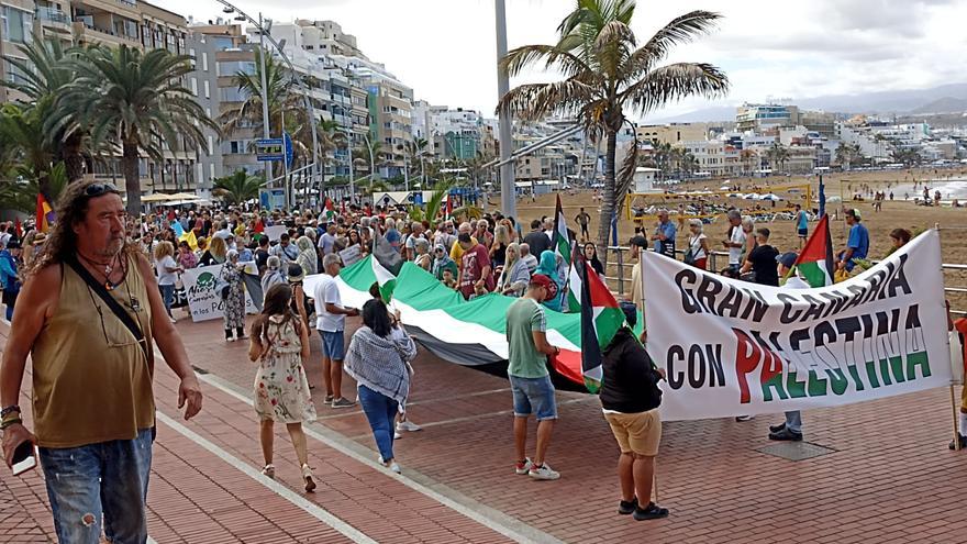 Cientos de personas se manifiestan en Gran Canaria para apoyar al pueblo palestino