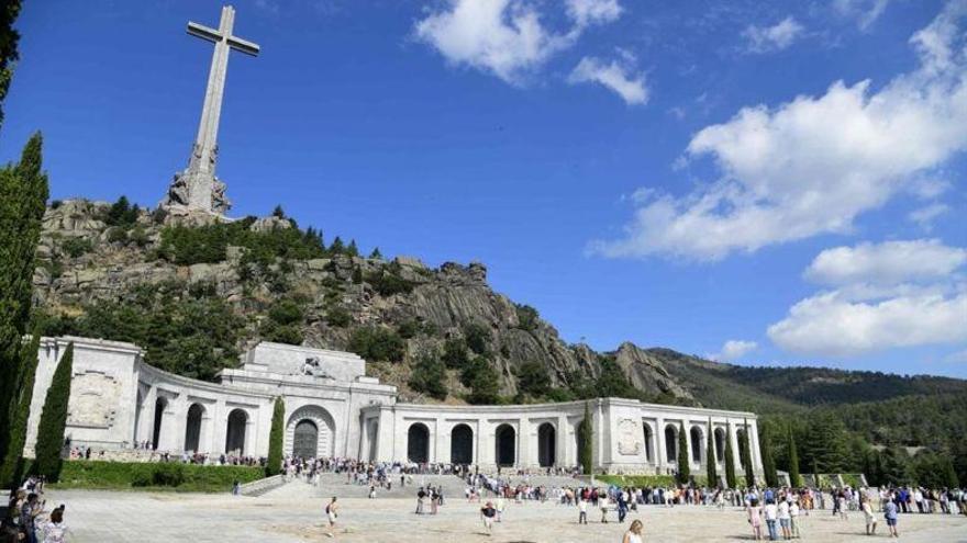 El Gobierno admite que precisa de una autorización de los benedictinos o del Supremo para exhumar a Franco