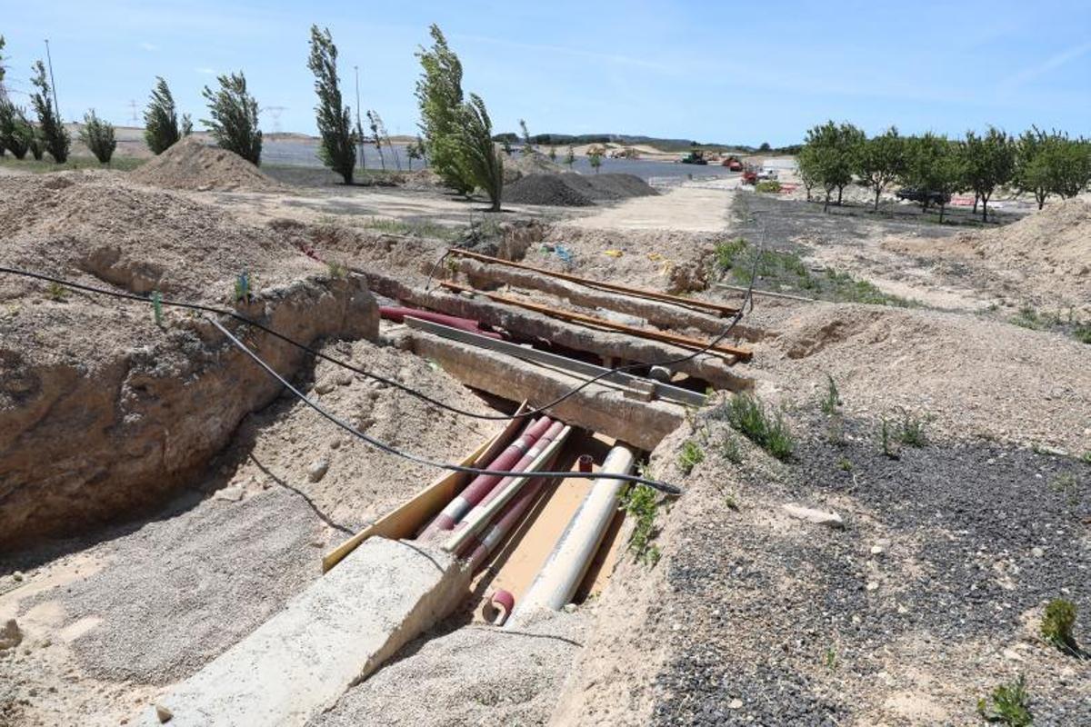 33 Las obras de urbanización han servido para actuar en todas las redes de servicios asociados. | ÁNGEL DE CASTRO