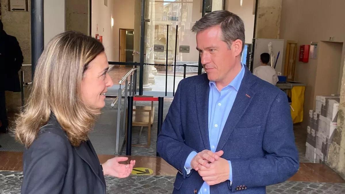 El alcalde de Xàtiva, Roger Cerdà, con la consellera de Justicia.