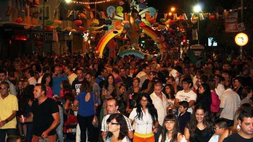 Fiesta del orgullo Gay en la falla José Antonio-Las Trescientas