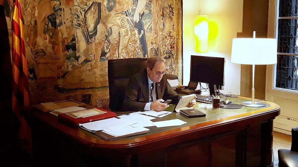 El 'president' Quim Torra, en su despacho, el pasado 17 de marzo