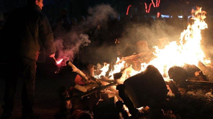 El Arrabal celebra su hoguera de San Antón