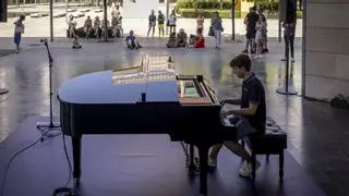El Auditorio pone fin a su 30 aniversario con una experiencia única: "No todos los días se puede tocar el piano en la calle"