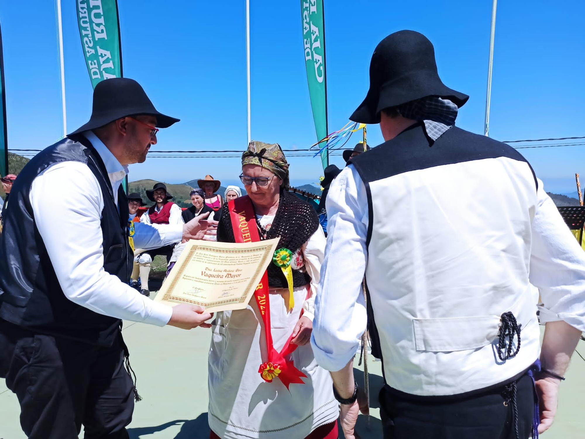 En imágenes: Así ha sido la histórica boda vaqueira en Aristébano con la presencia de Adrián Barbón