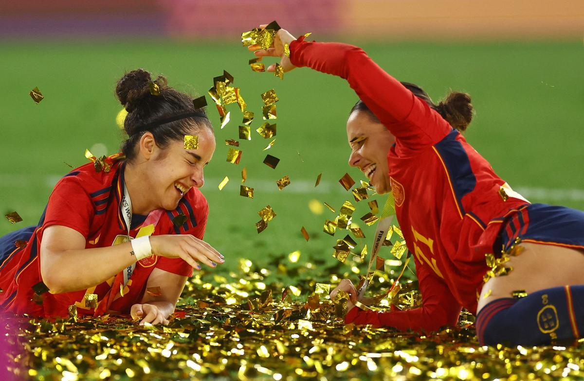  Oihane Hernandez y Claudia Zornoza celebrando el triunfo en el Mundial