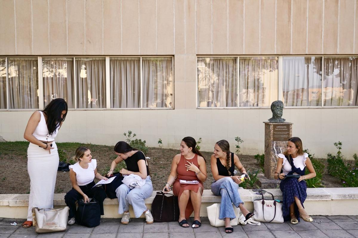 MLG 2-06-2026.-Alumnos inician el primer día de las pruebas de selectividad en Málaga