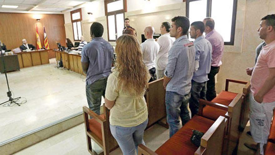 Los diez acusados, ayer durante el juicio celebrado en la Audiencia Provincial de Palma.