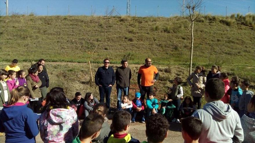 Escolares en la fiesta del árbol