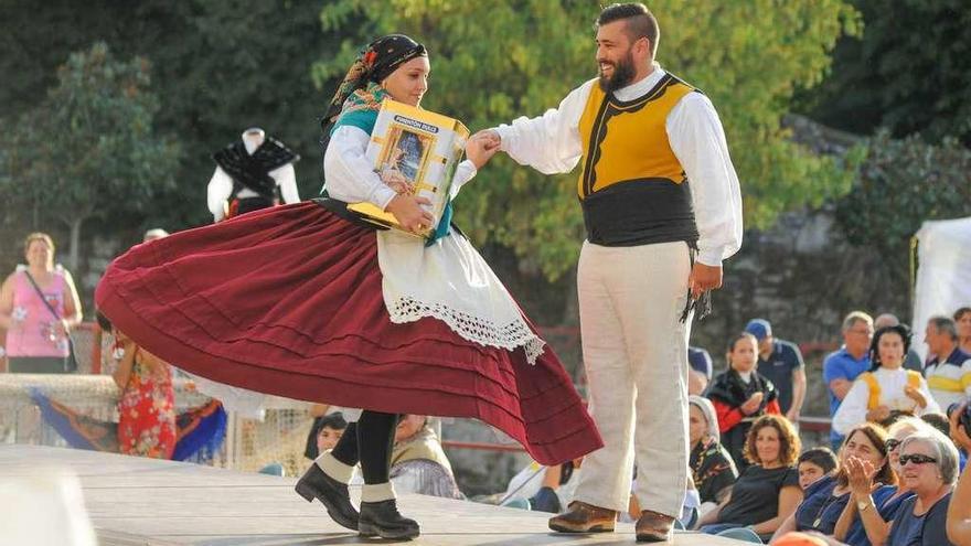 Un momento del desfile a beneficio de la asociación TDAH Salnés. // Iñaki abella