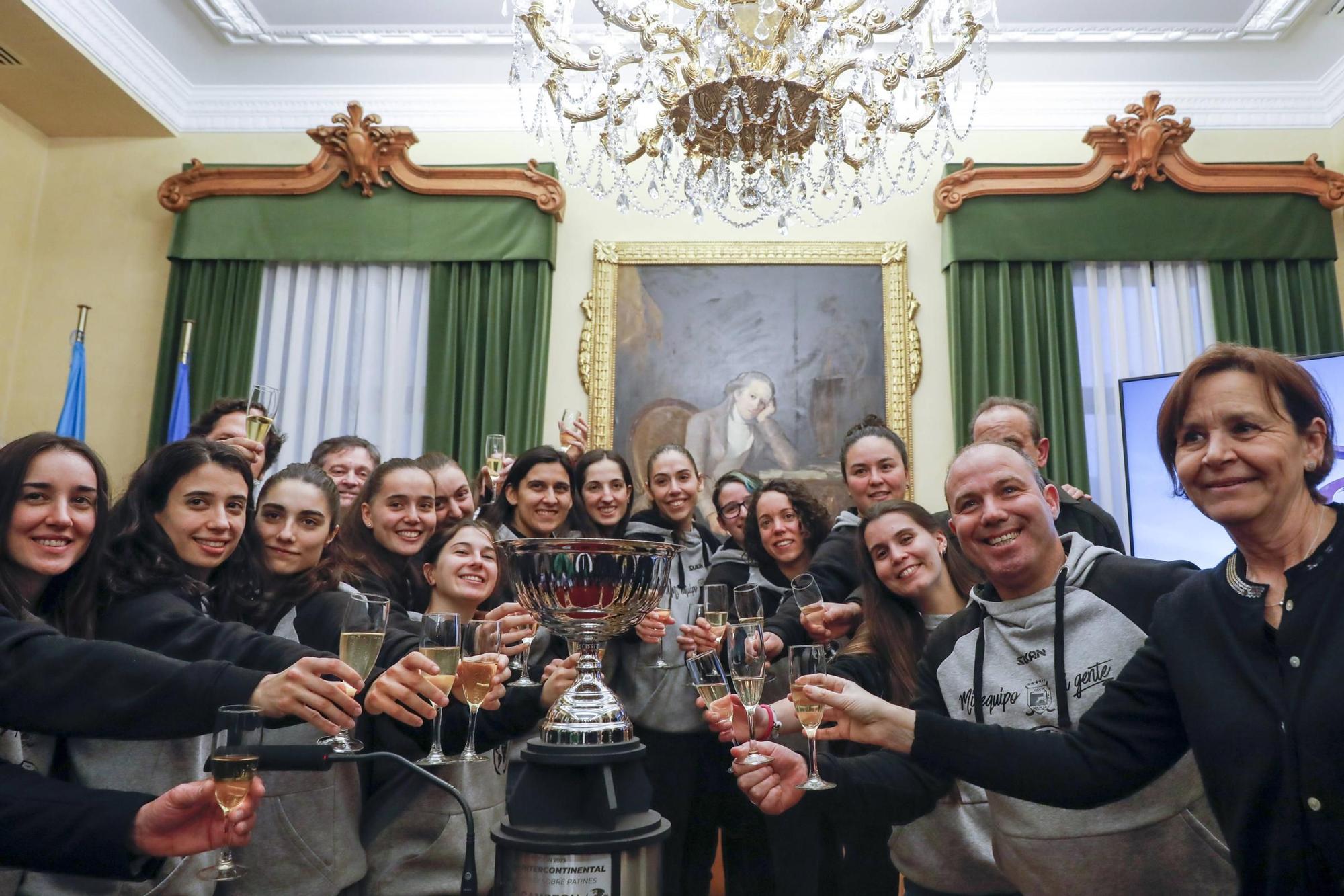 La recepción en el Ayuntamiento a las jugadoras del Telecable Gijón, en imágenes