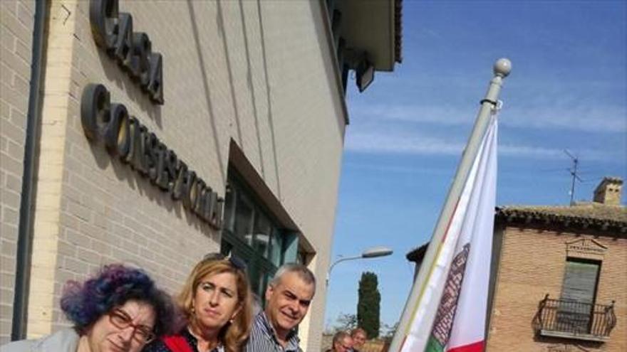 La bandera del municipio ya ondea en la casa consistorial