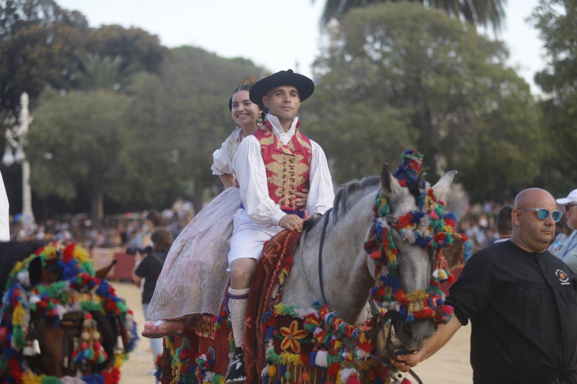 Búscate en los palcos de la Batalla de Flores de València 2022