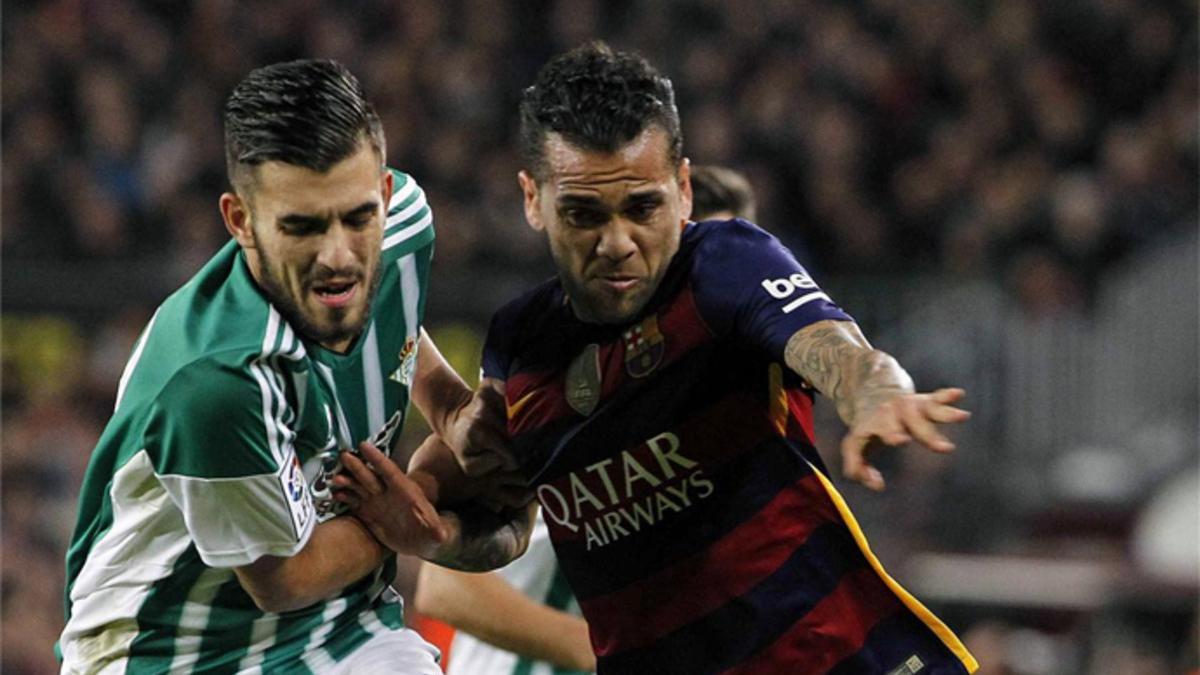 Alves vuelve a ser titular ante el Betis