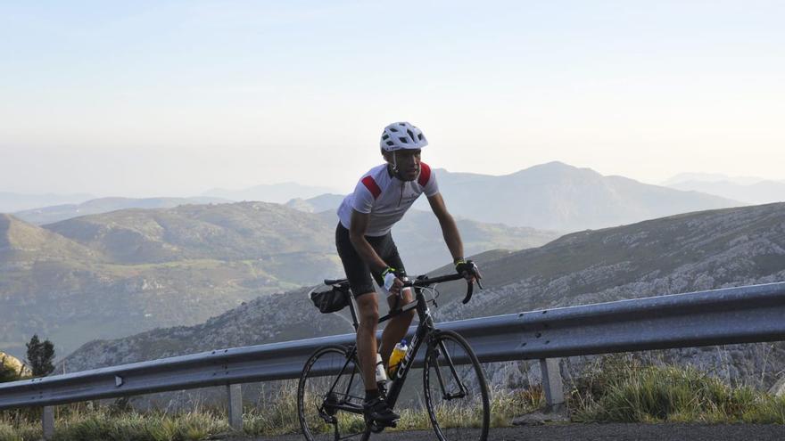 14 subidas consecutivas al Angliru en apenas 48 horas: Borja Ortiz no se cansa de pedalear