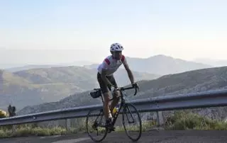 14 subidas consecutivas al Angliru en apenas 48 horas: Borja Ortiz no se cansa de pedalear