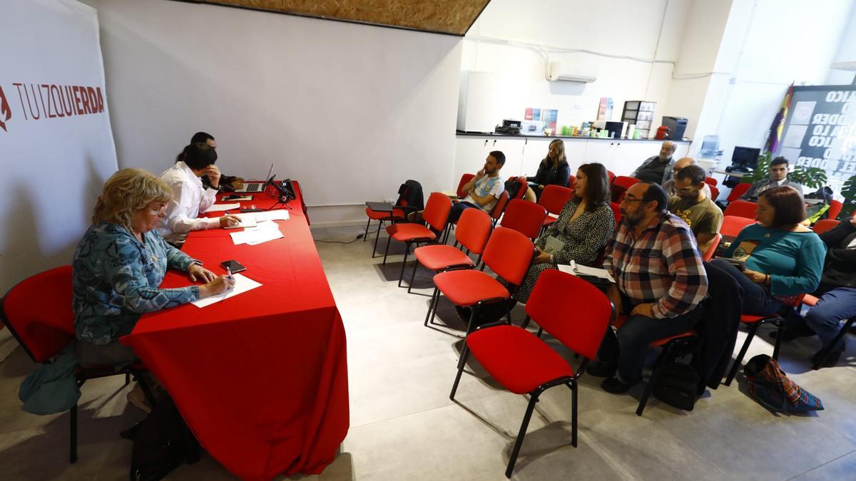 Un momento de la coordinadora autonómica celebrada este sábado en la sede de Izquierda Unida Aragón, en Zaragoza.