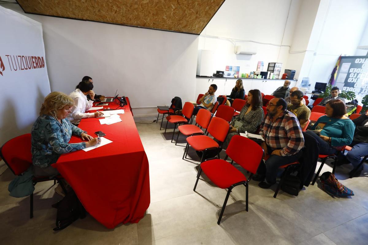 Un momento de la coordinadora autonómica celebrada este sábado en la sede de Izquierda Unida Aragón, en Zaragoza.