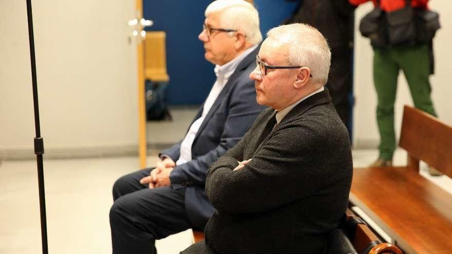 Francisco Javier G.O., en primer término, junto al otro condenado, Ramón C., en el juicio celebrado en 2019.