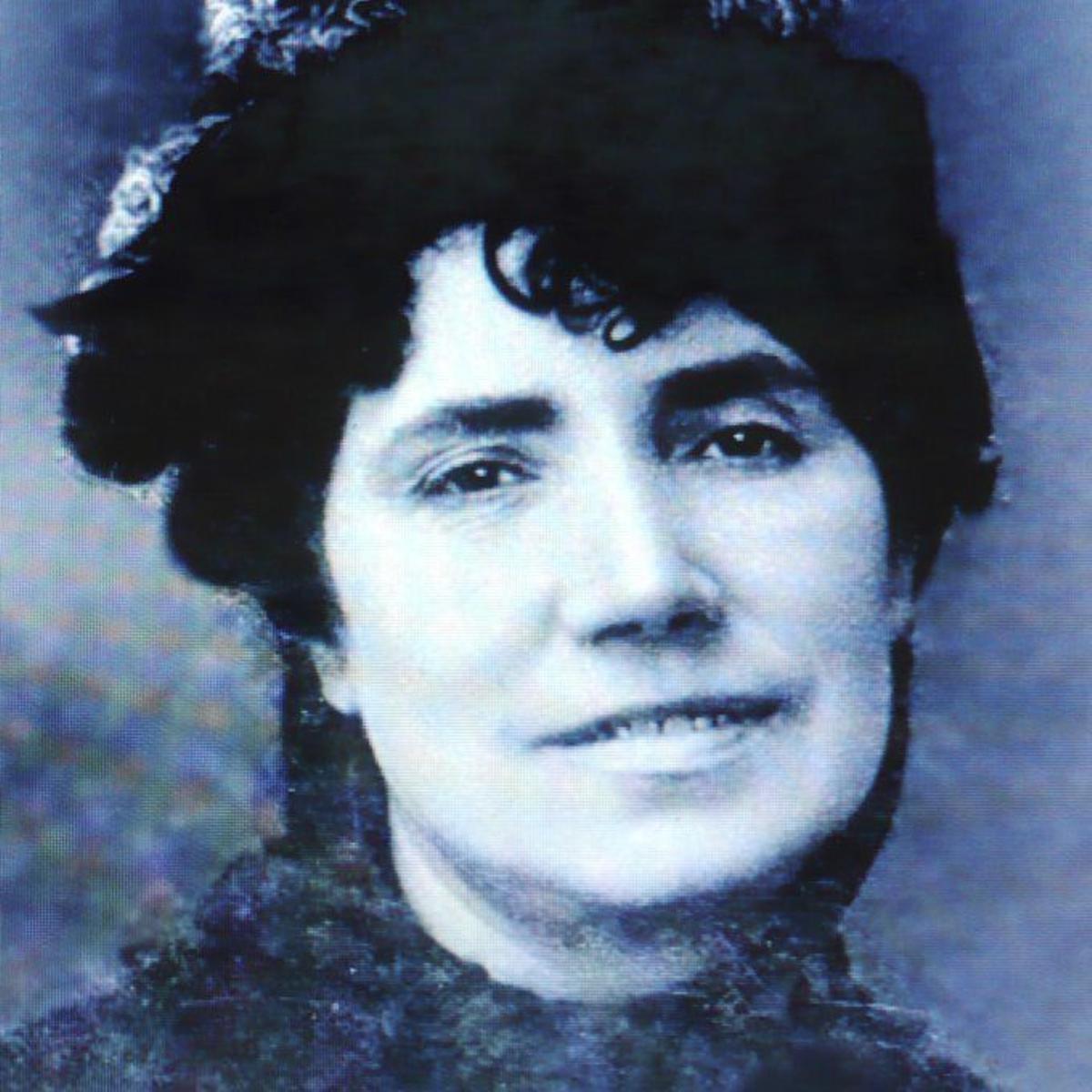 Rosalía de Castro, en una de sus imágenes más conocidas.