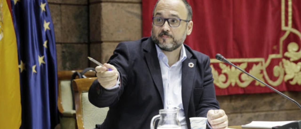 José Antonio Valbuena durante la comisión parlamentaria de ayer.