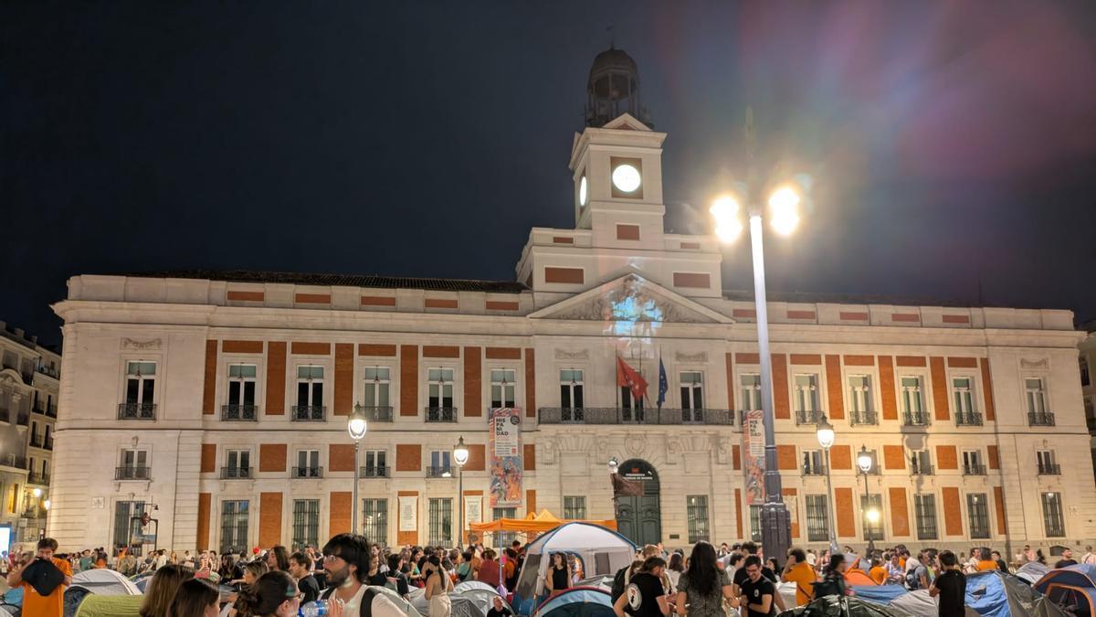Acampadas en Sol por el desahucio de Maricarmen
