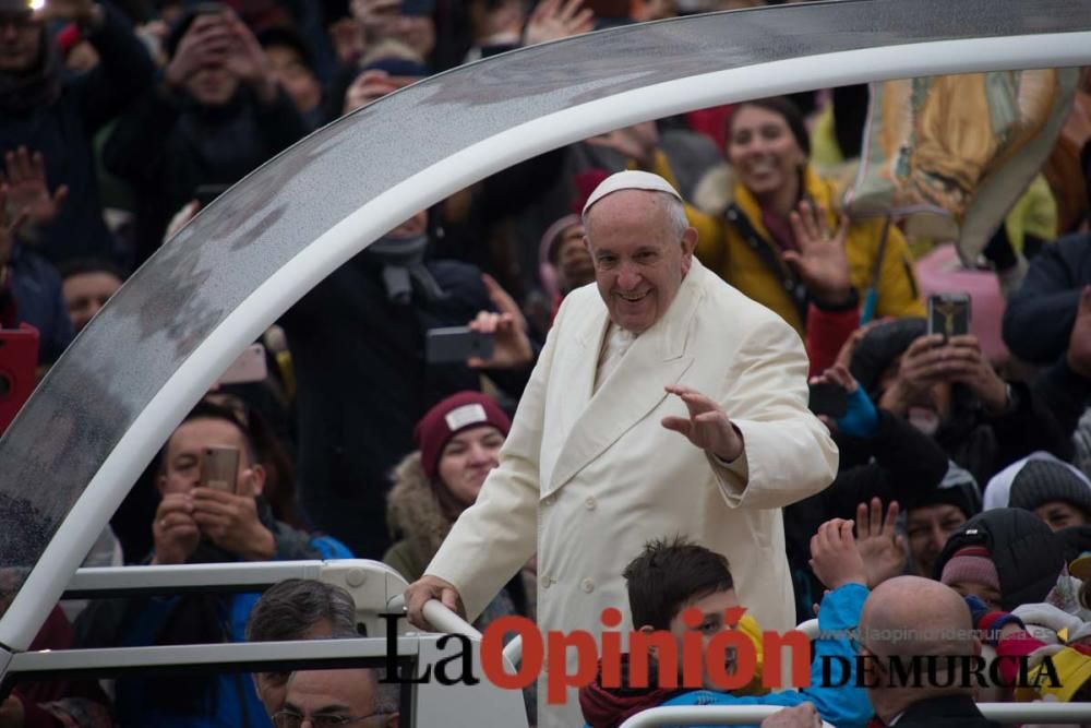 La cofradía de la Vera Cruz entrega el óbolo del J