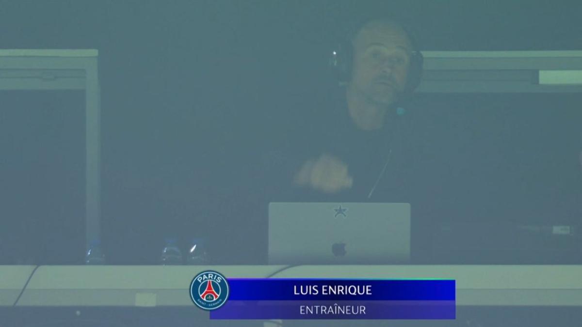 Luis Enrique bromea con ver el partido desde la tribuna: "Fuera de casa no me atrevo"