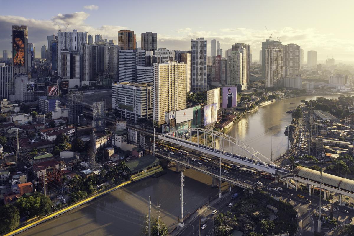 Mañana en el río Pasig en Metro Manila, Filipinas