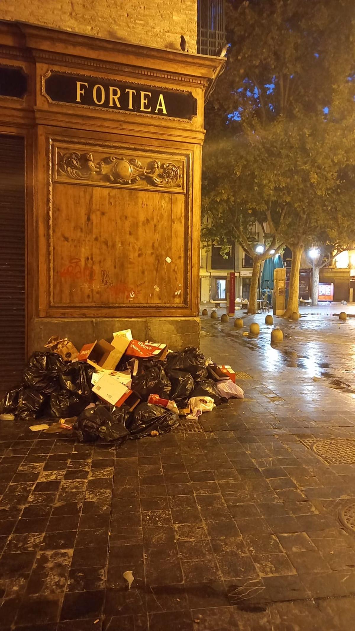 La noche y el día en las calles de Zaragoza