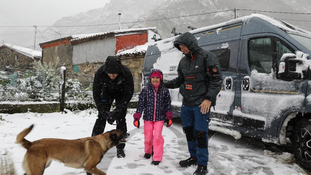 Temporal de nieve en el puerto de San Isisdro