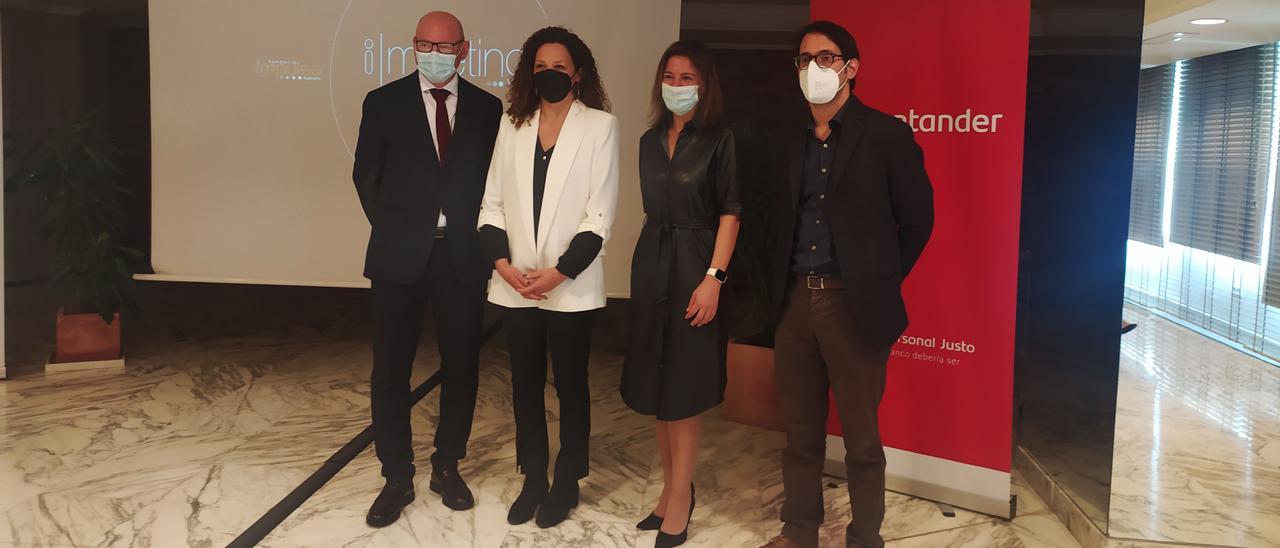 Antoni Riera, director técnico de Impulsa, con la presidenta insular, Catalina Cladera, Celia Torrebadella y el conseller Iago Negueruela.