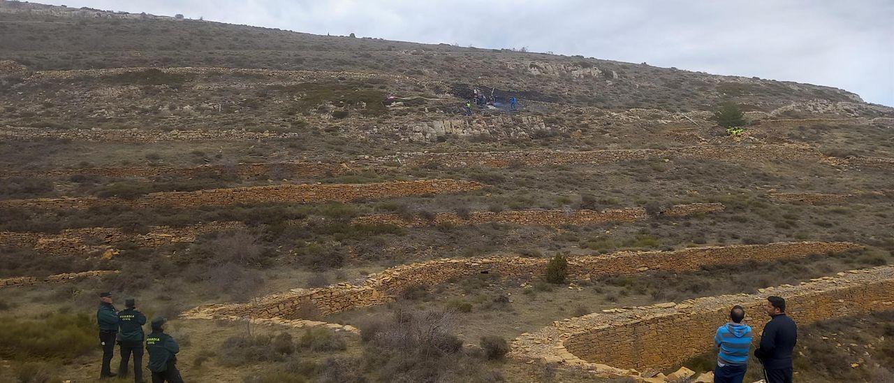 Vista del lugar donde una avioneta se ha estrellado este viernes en la localidad de Mosqueruela.