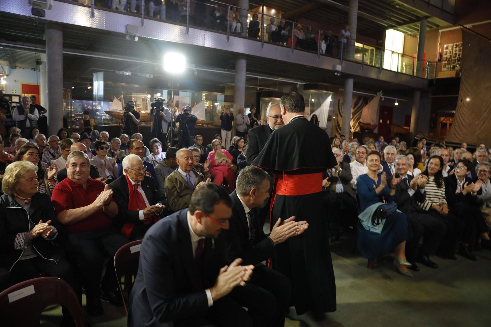 El cardenal Ángel  Fernández Artime recibe el título de Hijo Predilecto de Asturias en Luanco (Gozón)
