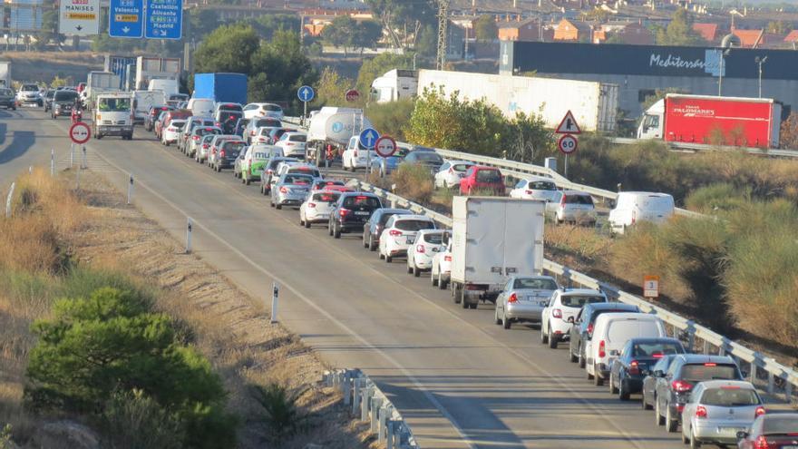 Colas registradas esta mañana en la N-220