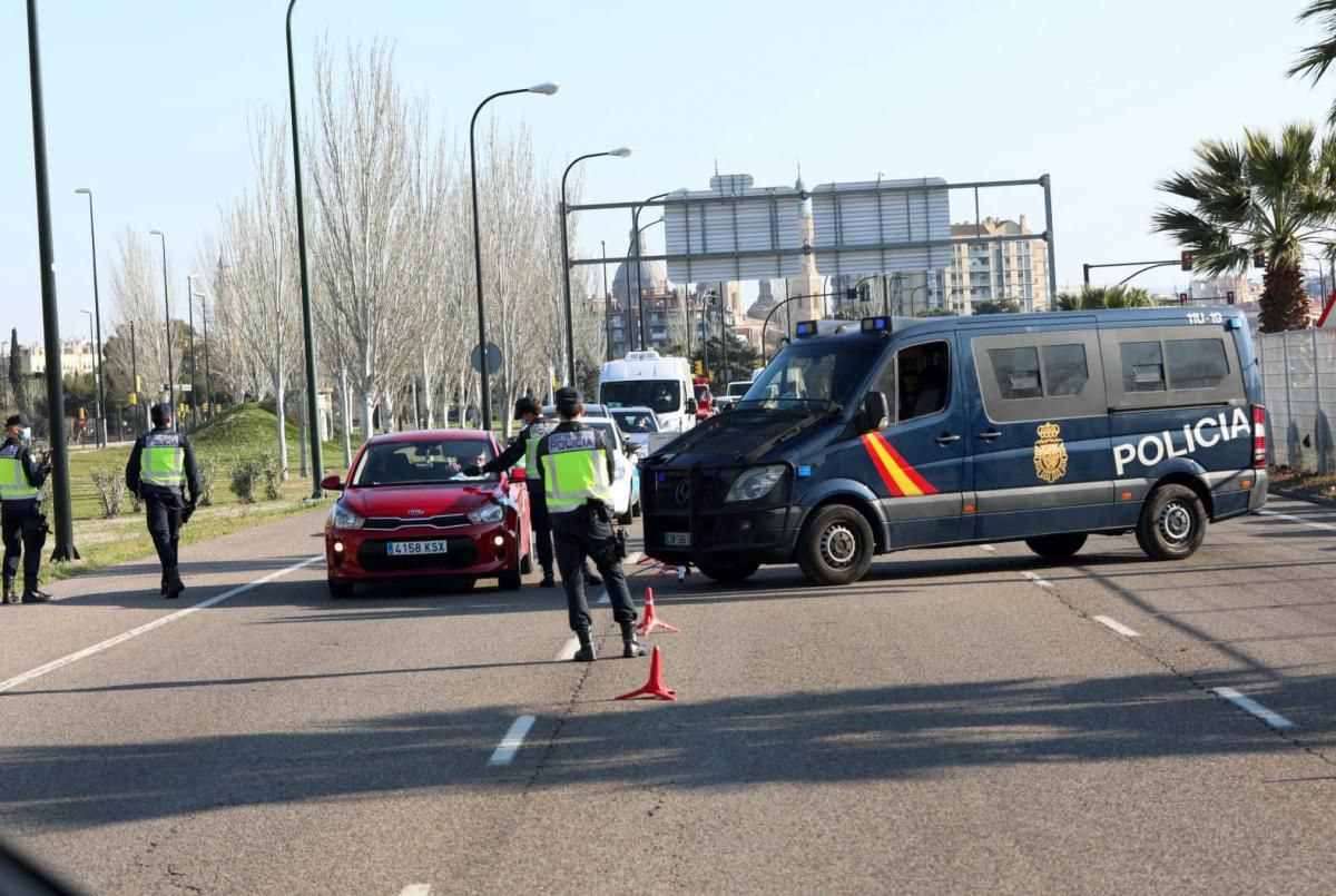 Control policial en al salida de la carretera a Huesca