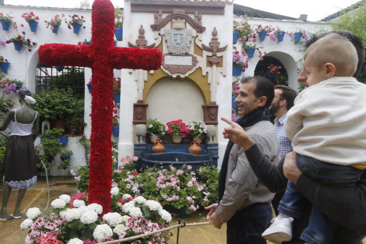 Fotogalería / El Huerto, Cañero y Los Emires ganan el concurso de Cruces