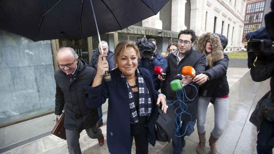 Rosa Valdeón, tras declarar en la sede del TSJ en Burgos.