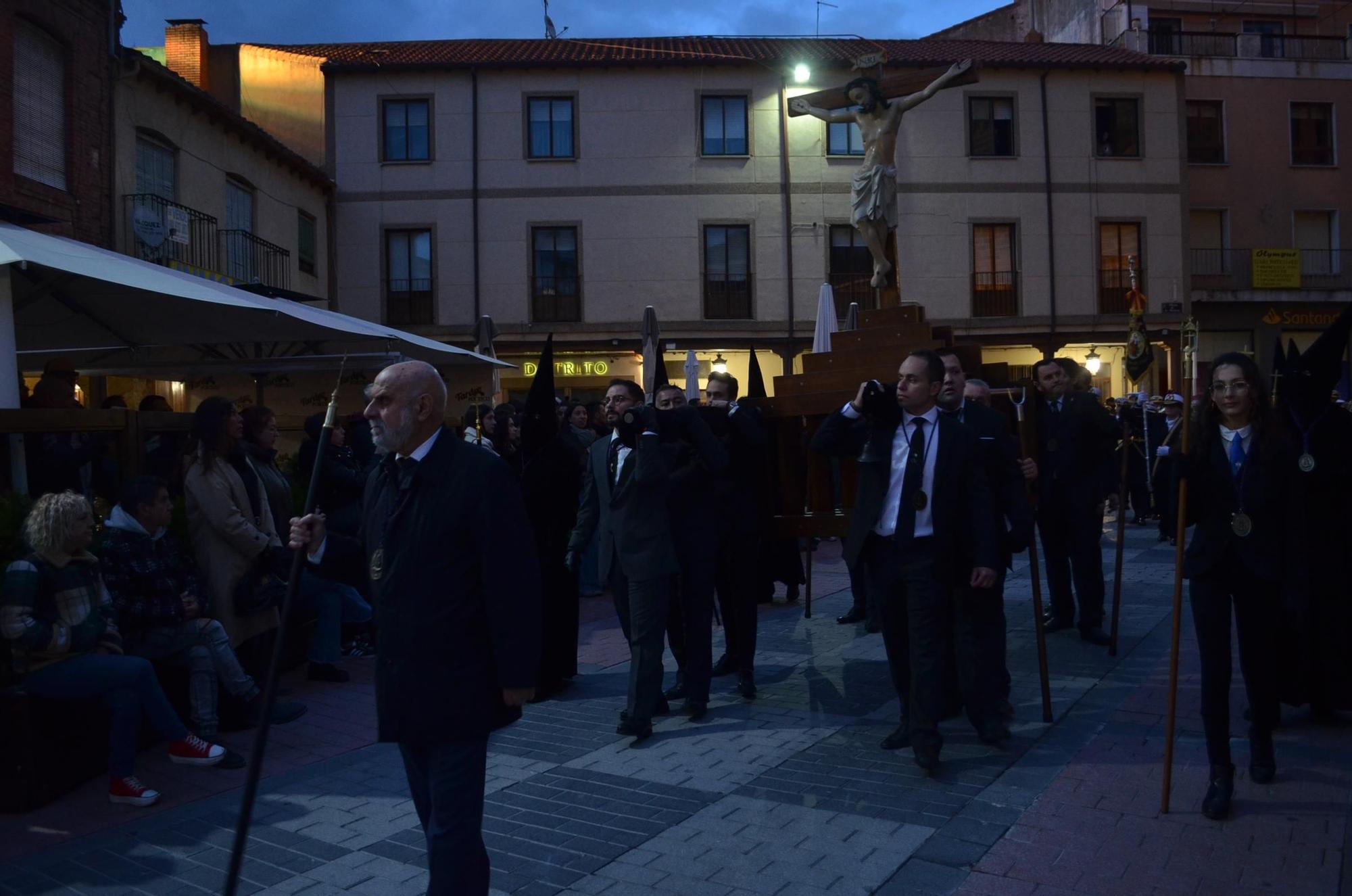 GALERÍA | Procesión del Santo Entierro de Benavente, en imágenes