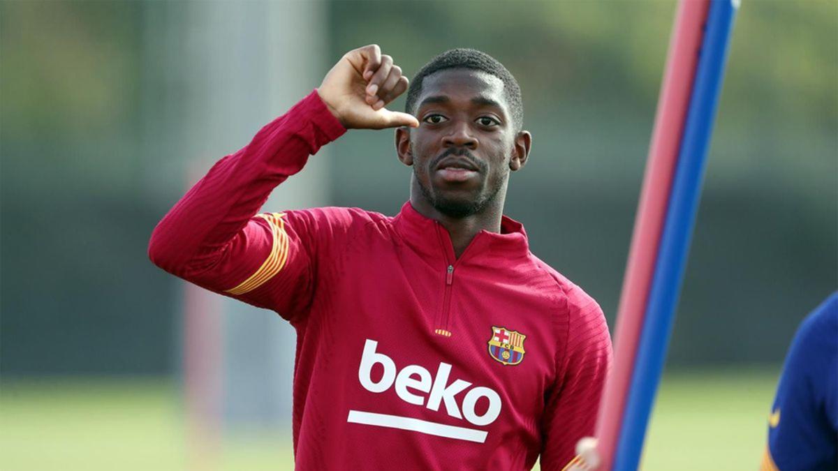 Dembélé pide agua durante un entrenamiento