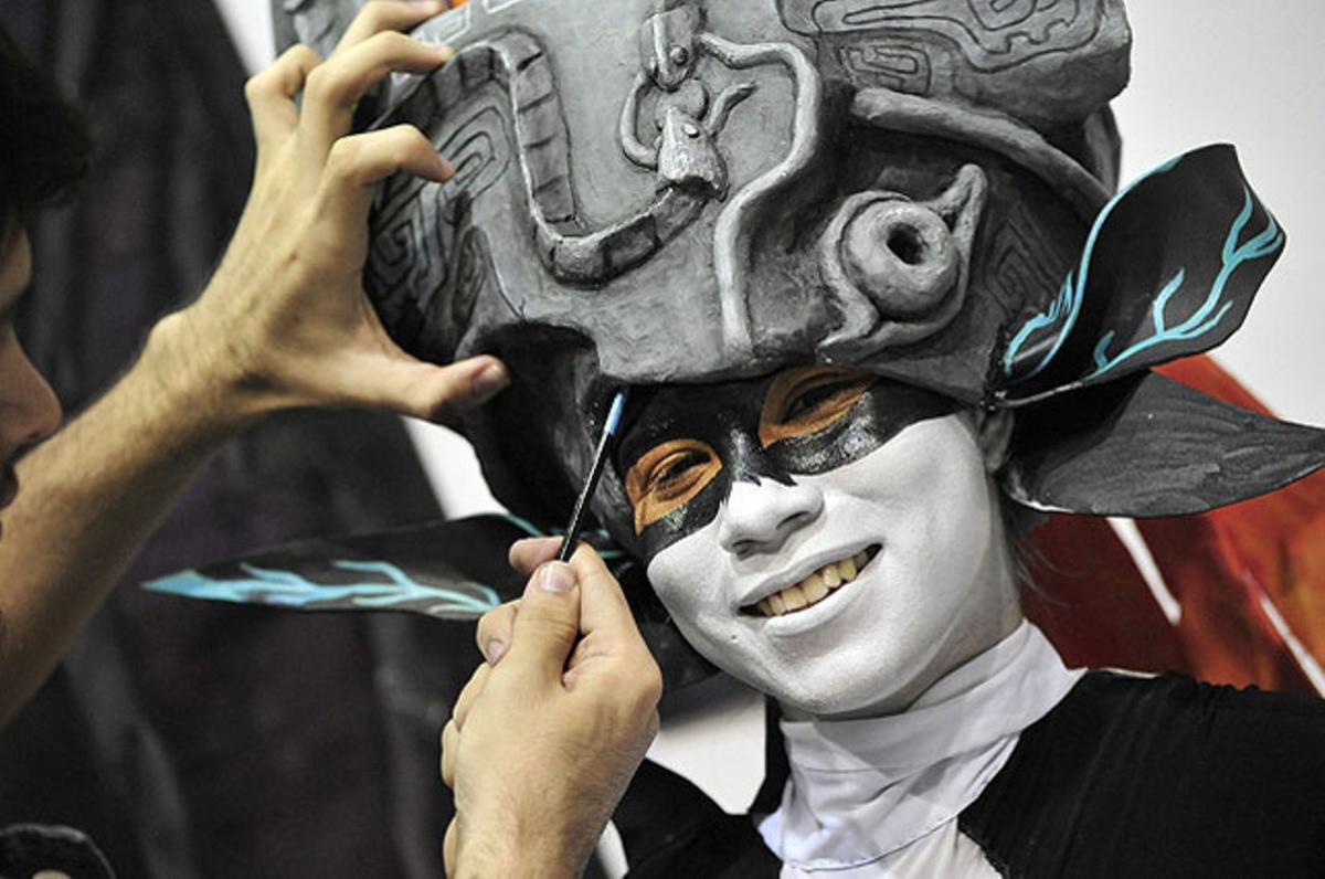 Una noia participa en la 6a edició d’Entreteniment Creatiu Animex, on els assistents es poden disfressar de personatges de còmics, a Monterrey (Mèxic).